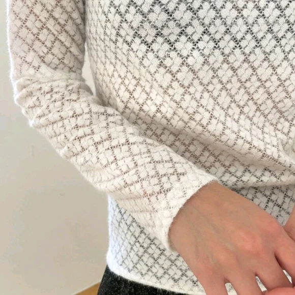 Eyelet knit blouse - Picture 3 of 3